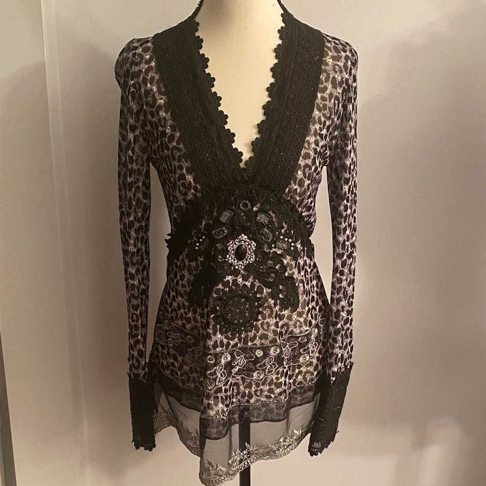 Hugging kisses Vintage stunning top size small